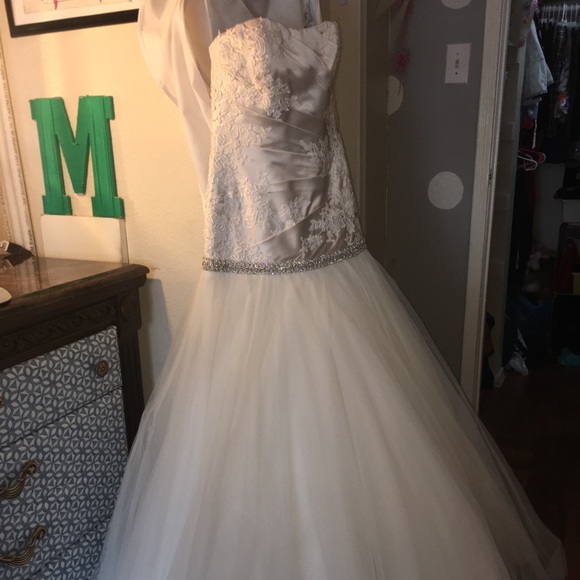 Terry costa wedding dress - Picture 2 of 8